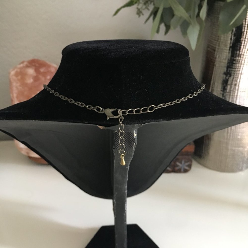 Floral Faux Pearl Necklace - Picture 3 of 3